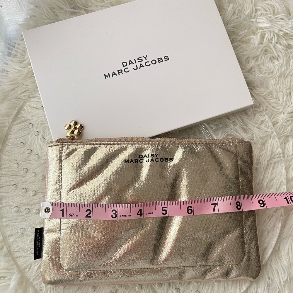 Marc Jacobs Daisy Pouch - Picture 2 of 7